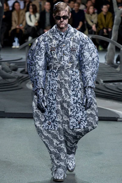 Look 28